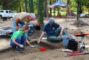 Archeological Society of Virginia volunteers work a threatened site at Great Neck.