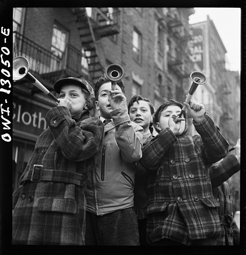 happyNY_Marjory_Collins_1943_NYC_Off_War_Info